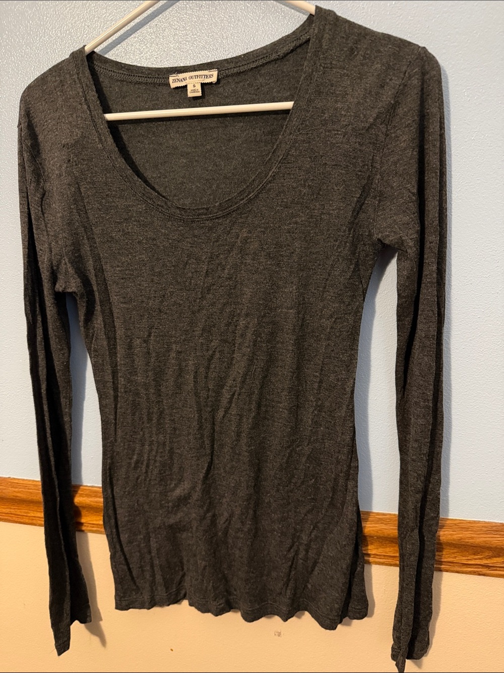 Zenana Outfitters Charcoal Gray Long-Sleeve Scoop Neck Top Size Small